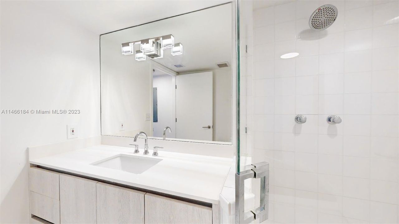 Vendido Recientemente: $1,030,000 (2 camas, 2 baños, 1250 Pies cuadrados)