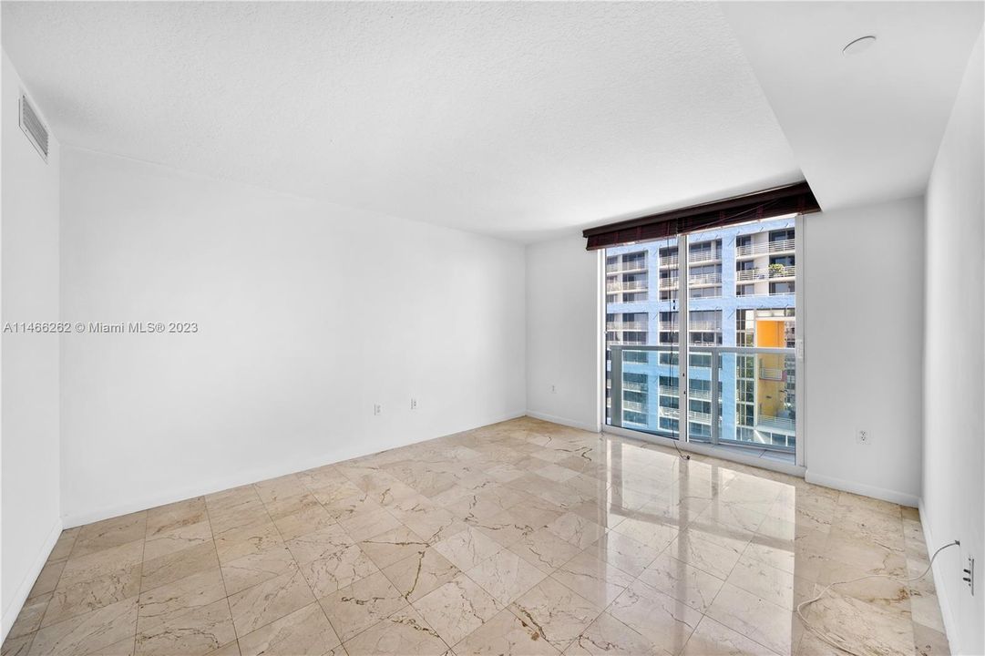 For Sale: $450,000 (1 beds, 1 baths, 791 Square Feet)