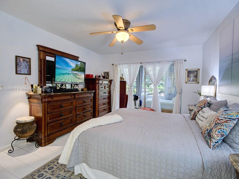 Recently Sold: $170,000 (1 beds, 1 baths, 730 Square Feet)