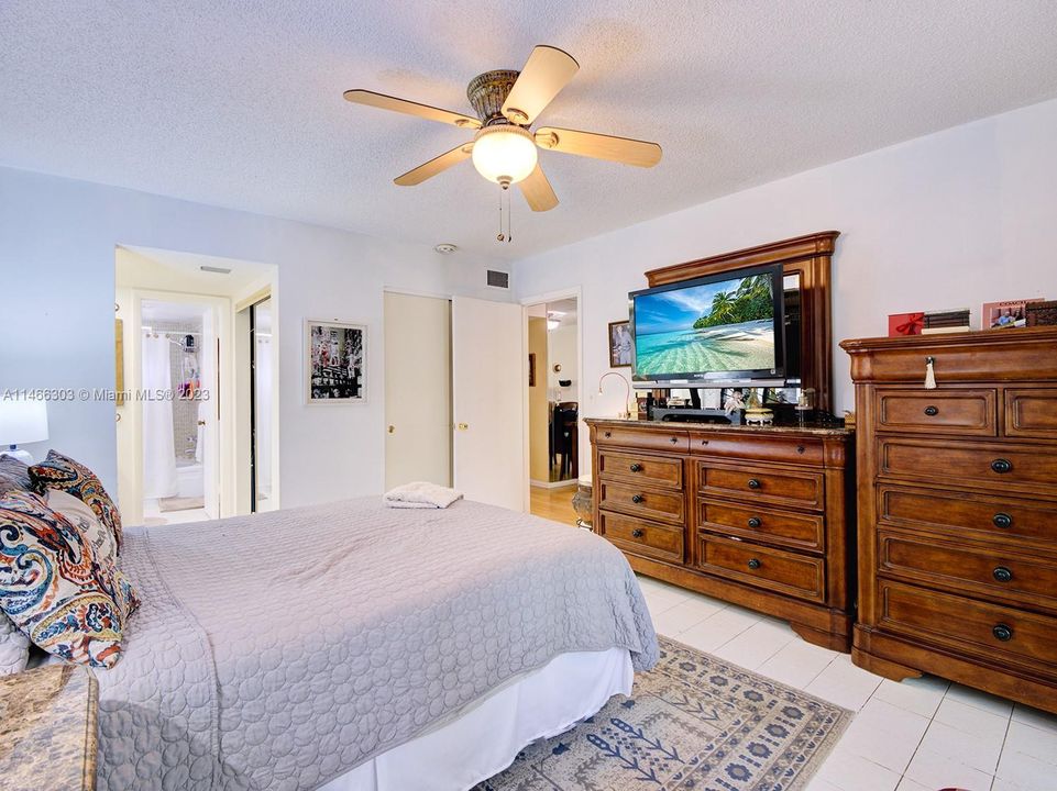 Recently Sold: $170,000 (1 beds, 1 baths, 730 Square Feet)