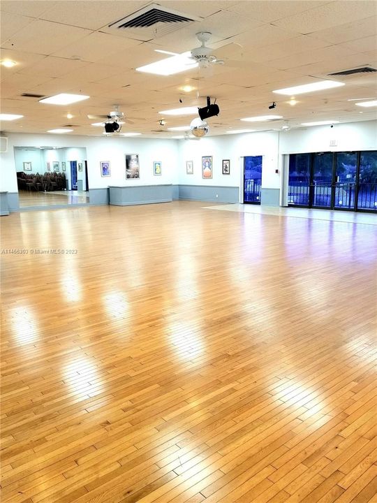 Recently Sold: $170,000 (1 beds, 1 baths, 730 Square Feet)