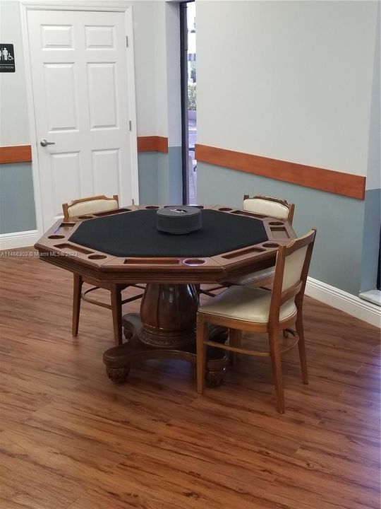 Recently Sold: $170,000 (1 beds, 1 baths, 730 Square Feet)