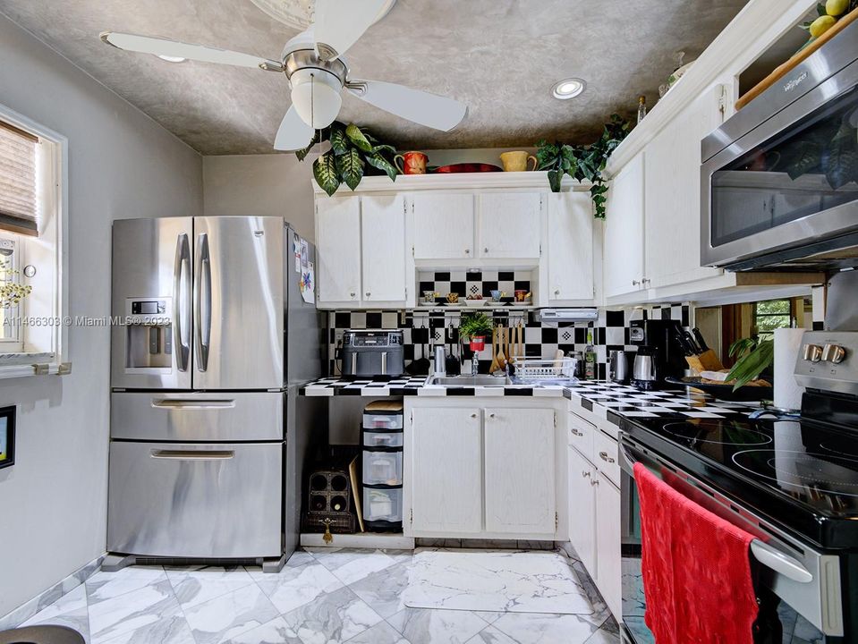 Recently Sold: $170,000 (1 beds, 1 baths, 730 Square Feet)