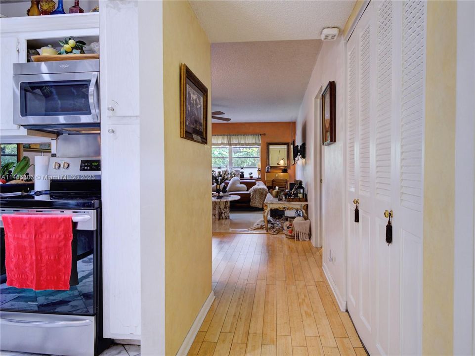 Recently Sold: $170,000 (1 beds, 1 baths, 730 Square Feet)