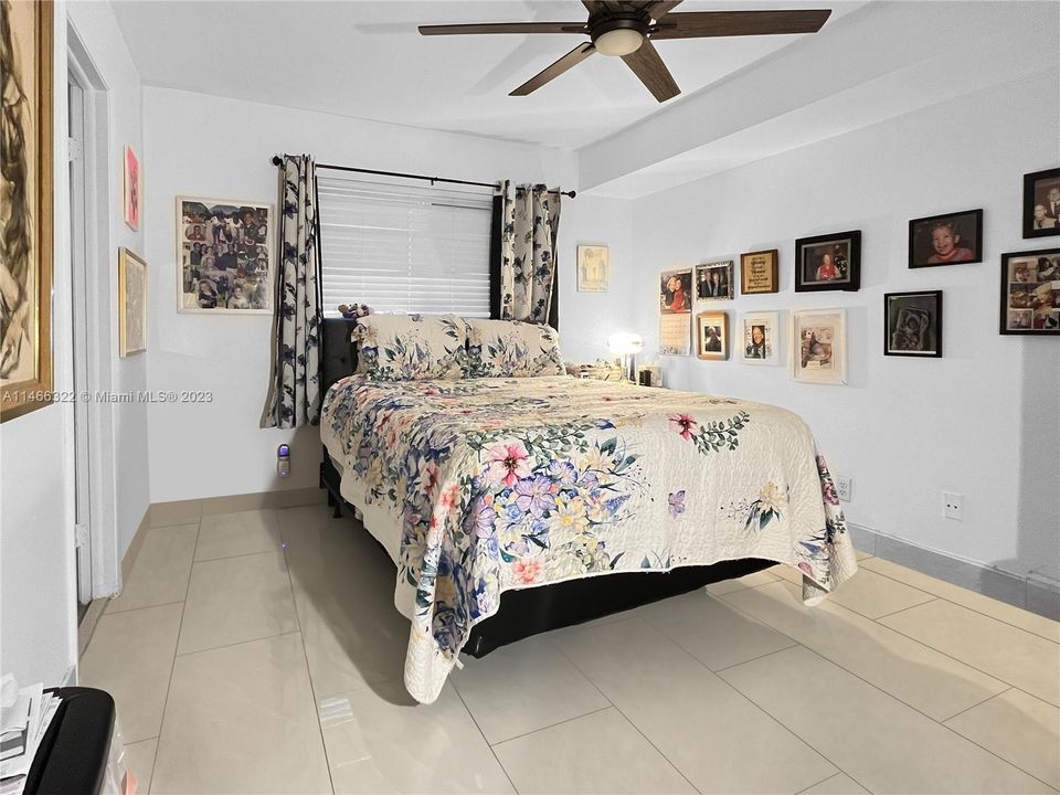 Recently Sold: $200,000 (2 beds, 2 baths, 870 Square Feet)