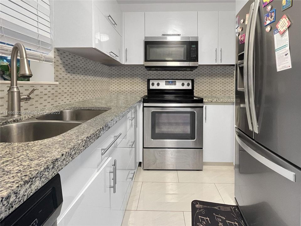 Recently Sold: $200,000 (2 beds, 2 baths, 870 Square Feet)