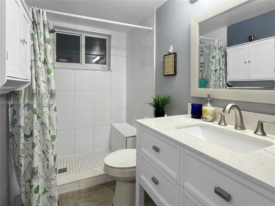 Recently Sold: $200,000 (2 beds, 2 baths, 870 Square Feet)