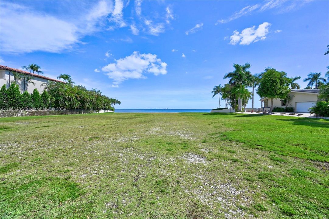Active With Contract: $19,990,000 (0.80 acres)