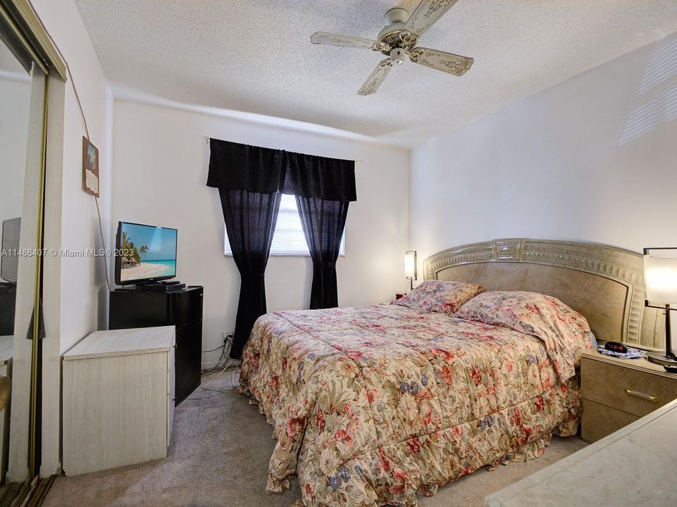 Recently Sold: $180,000 (2 beds, 2 baths, 920 Square Feet)