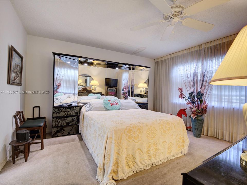 Recently Sold: $180,000 (2 beds, 2 baths, 920 Square Feet)