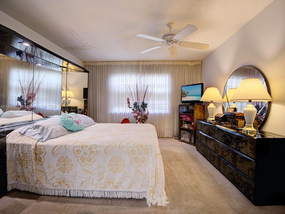 Recently Sold: $180,000 (2 beds, 2 baths, 920 Square Feet)