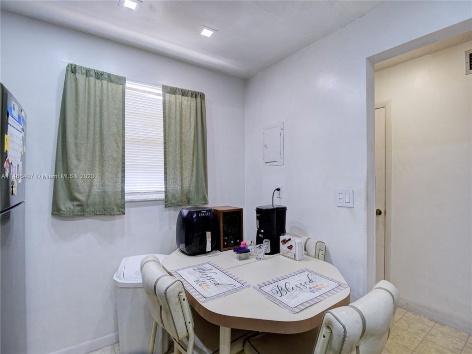 Recently Sold: $180,000 (2 beds, 2 baths, 920 Square Feet)