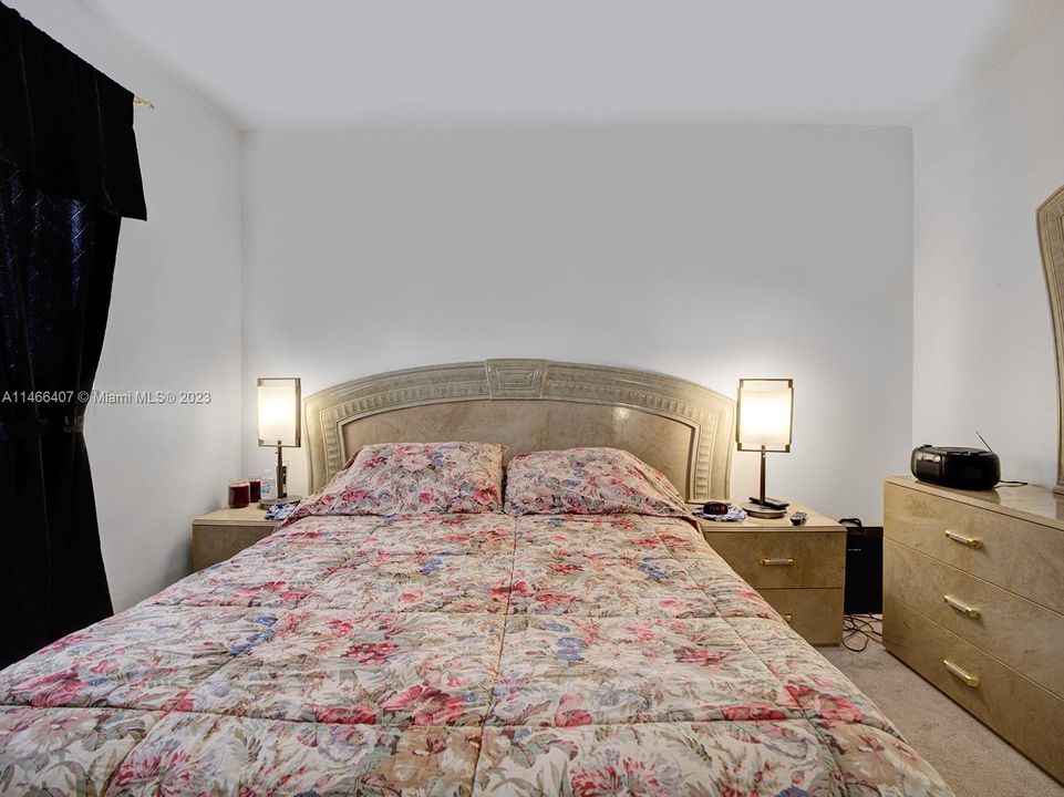 Recently Sold: $180,000 (2 beds, 2 baths, 920 Square Feet)