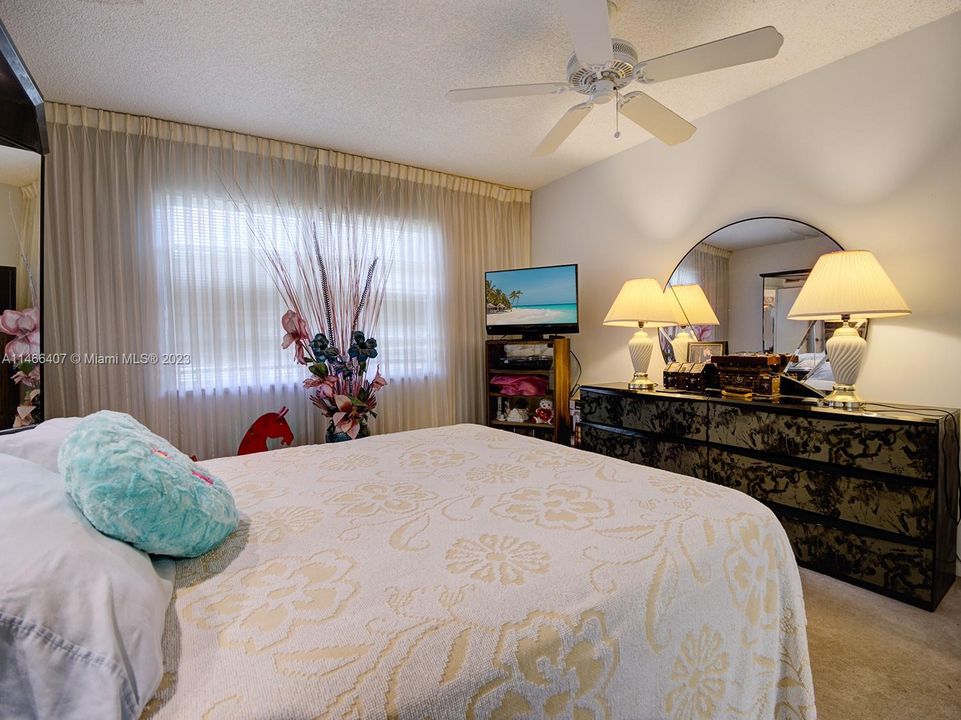 Recently Sold: $180,000 (2 beds, 2 baths, 920 Square Feet)