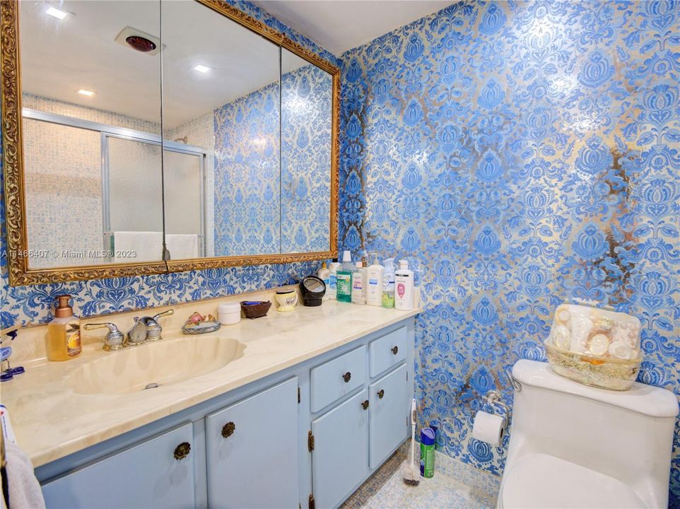 Recently Sold: $180,000 (2 beds, 2 baths, 920 Square Feet)