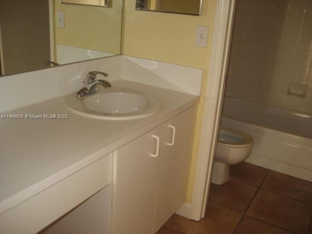 Recently Rented: $3,500 (3 beds, 2 baths, 1415 Square Feet)