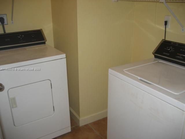 Recently Rented: $3,500 (3 beds, 2 baths, 1415 Square Feet)