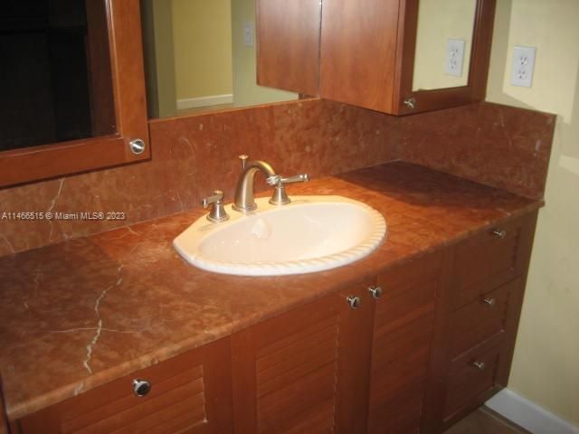 Recently Rented: $3,500 (3 beds, 2 baths, 1415 Square Feet)