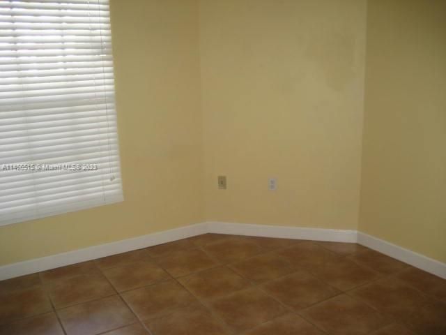 Recently Rented: $3,500 (3 beds, 2 baths, 1415 Square Feet)