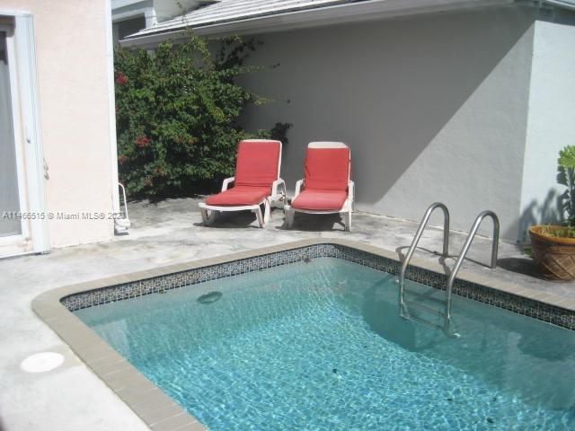 Recently Rented: $3,500 (3 beds, 2 baths, 1415 Square Feet)