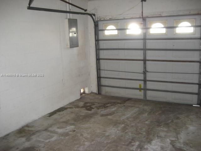 Recently Rented: $3,500 (3 beds, 2 baths, 1415 Square Feet)