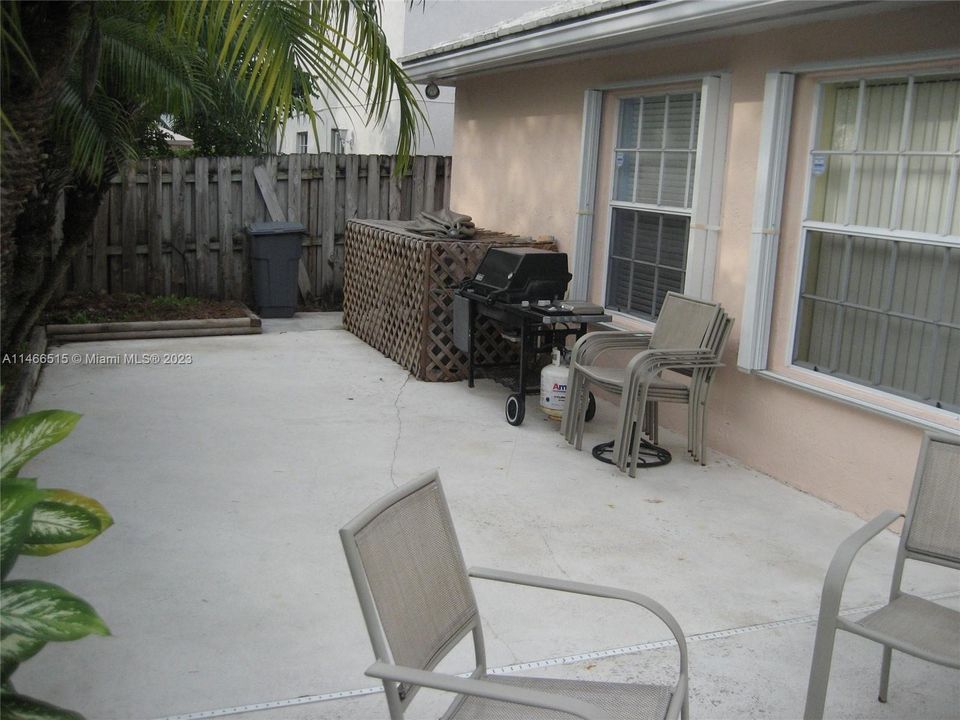 Recently Rented: $3,500 (3 beds, 2 baths, 1415 Square Feet)