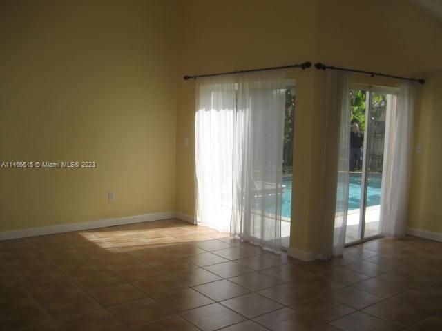 Recently Rented: $3,500 (3 beds, 2 baths, 1415 Square Feet)