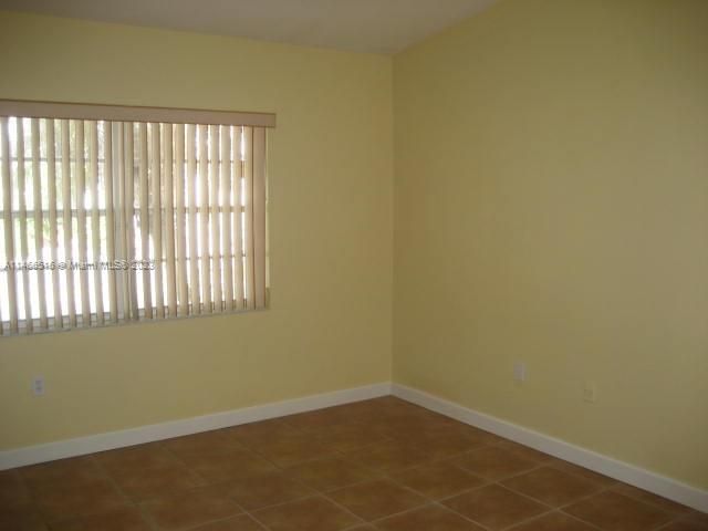 Recently Rented: $3,500 (3 beds, 2 baths, 1415 Square Feet)