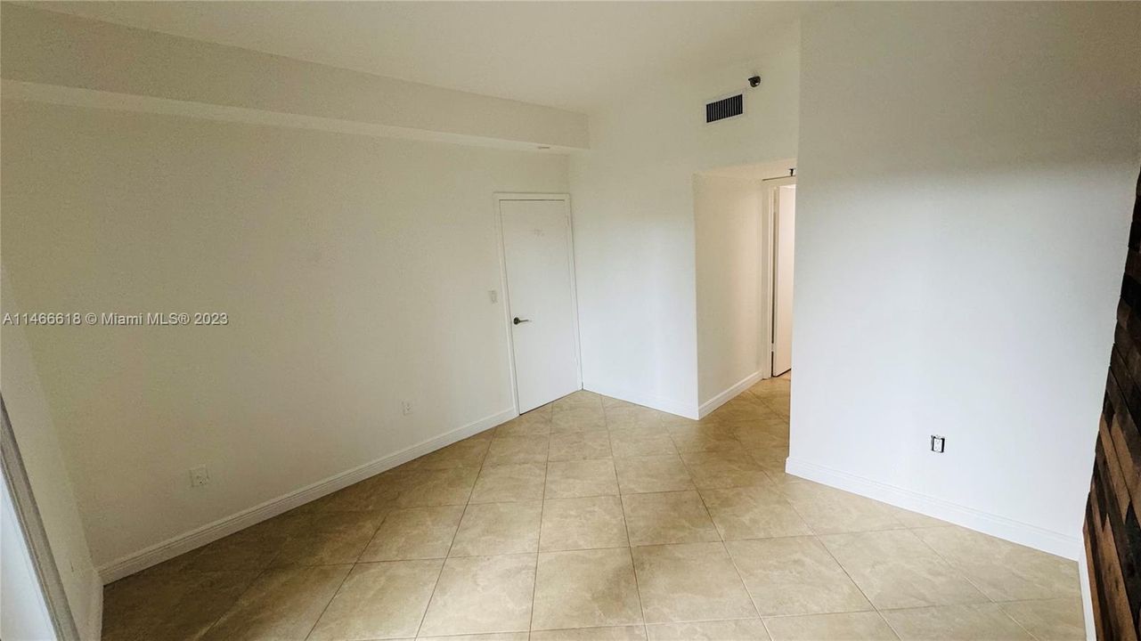 For Sale: $380,000 (1 beds, 1 baths, 630 Square Feet)