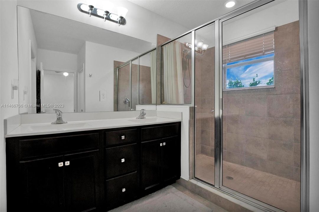 Recently Sold: $530,000 (3 beds, 2 baths, 1622 Square Feet)