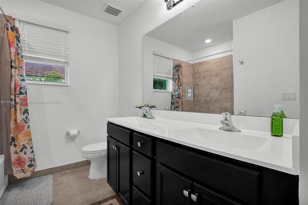 Recently Sold: $530,000 (3 beds, 2 baths, 1622 Square Feet)