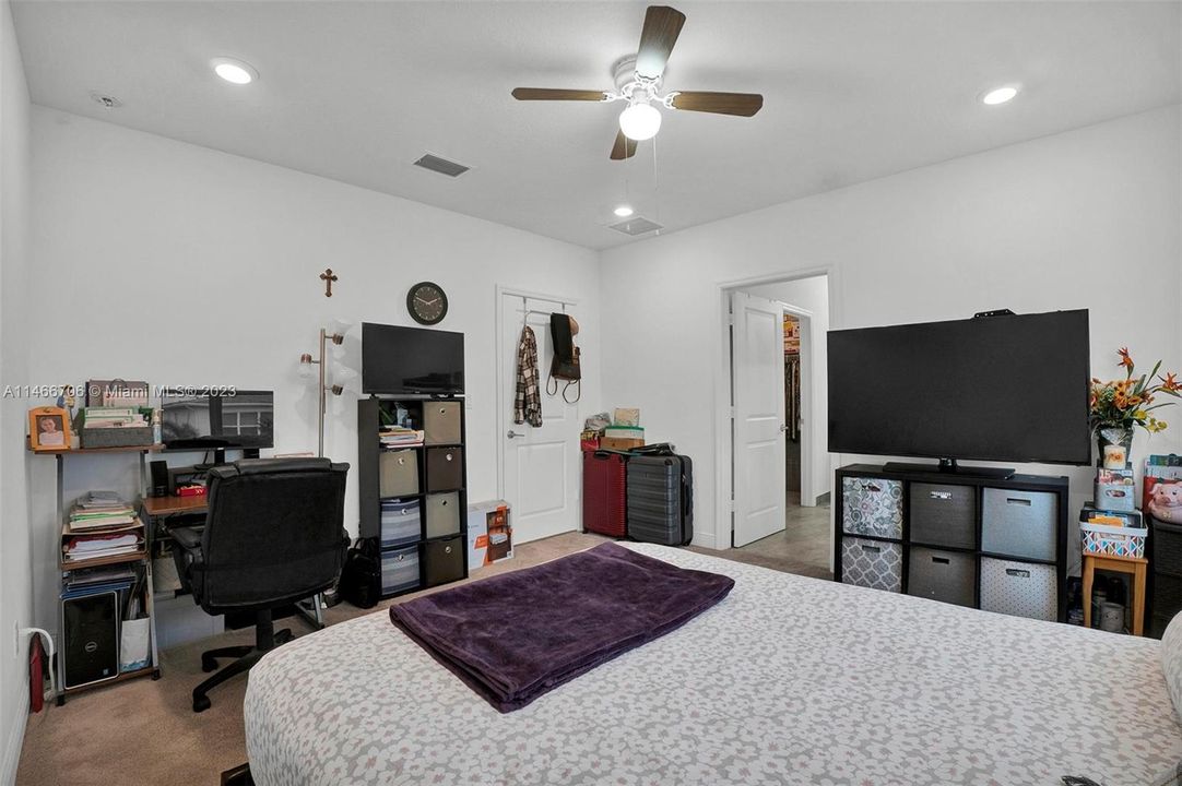 Recently Sold: $530,000 (3 beds, 2 baths, 1622 Square Feet)