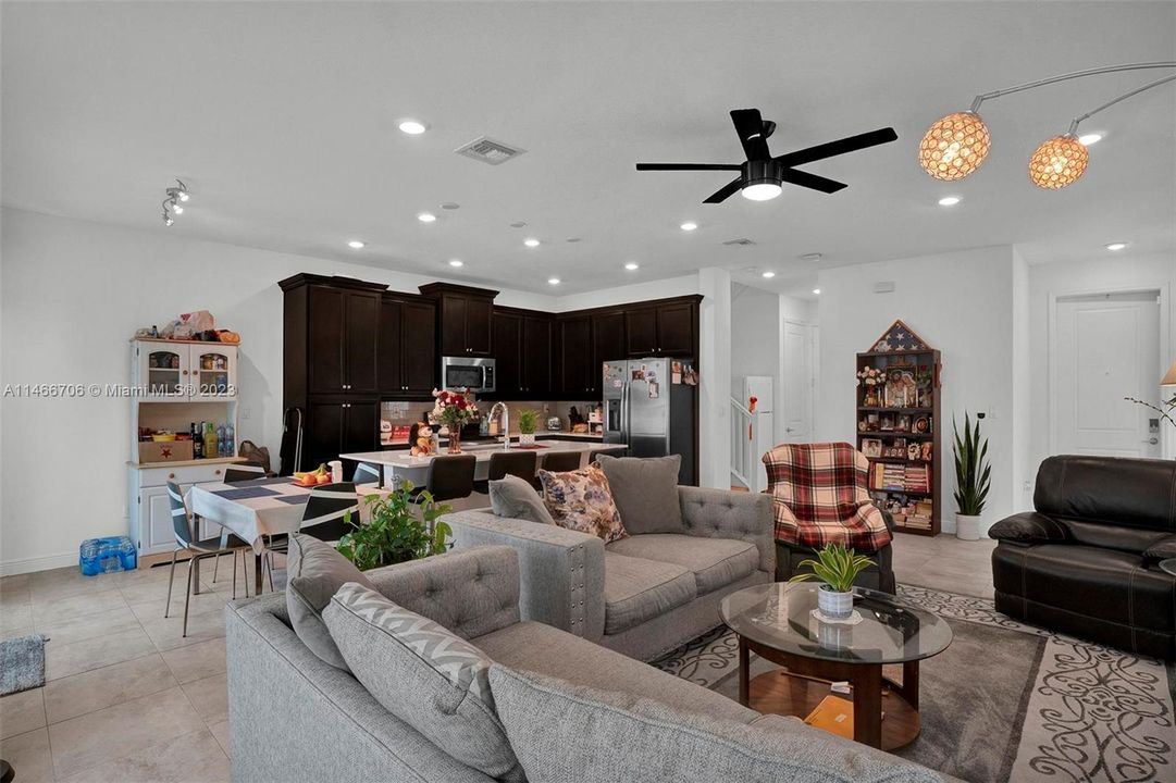 Recently Sold: $530,000 (3 beds, 2 baths, 1622 Square Feet)