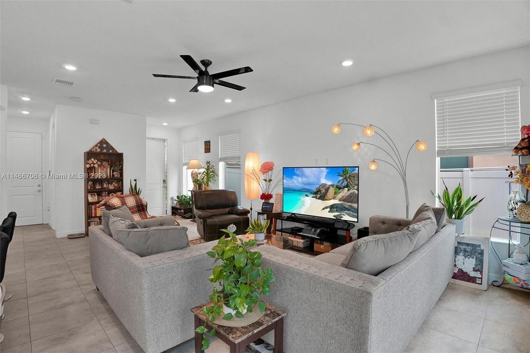 Recently Sold: $530,000 (3 beds, 2 baths, 1622 Square Feet)