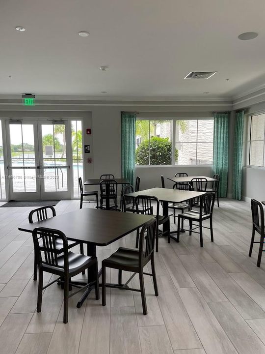 Recently Sold: $530,000 (3 beds, 2 baths, 1622 Square Feet)