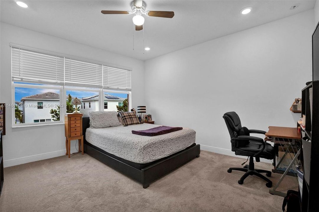 Recently Sold: $530,000 (3 beds, 2 baths, 1622 Square Feet)