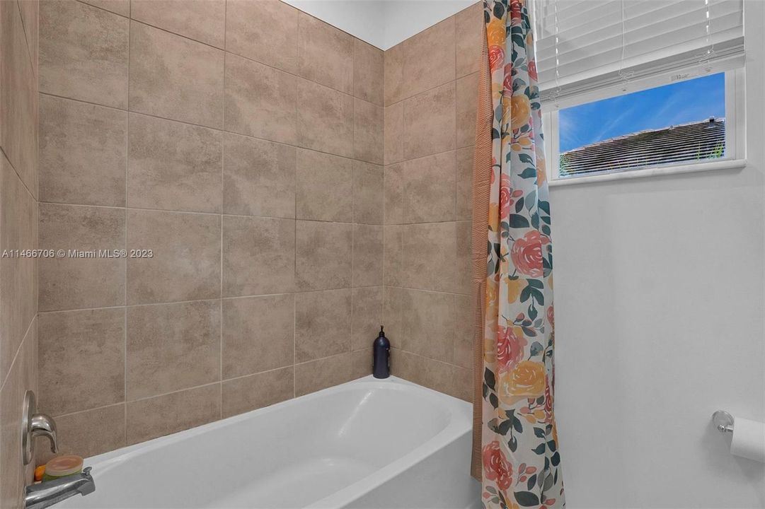 Recently Sold: $530,000 (3 beds, 2 baths, 1622 Square Feet)