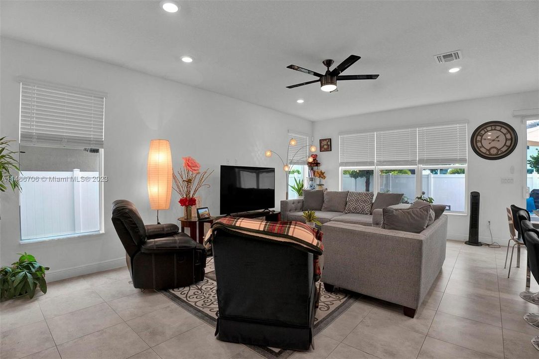 Recently Sold: $530,000 (3 beds, 2 baths, 1622 Square Feet)