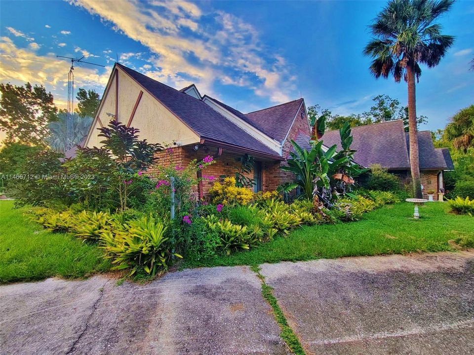 Recently Sold: $675,000 (4 beds, 5 baths, 3773 Square Feet)