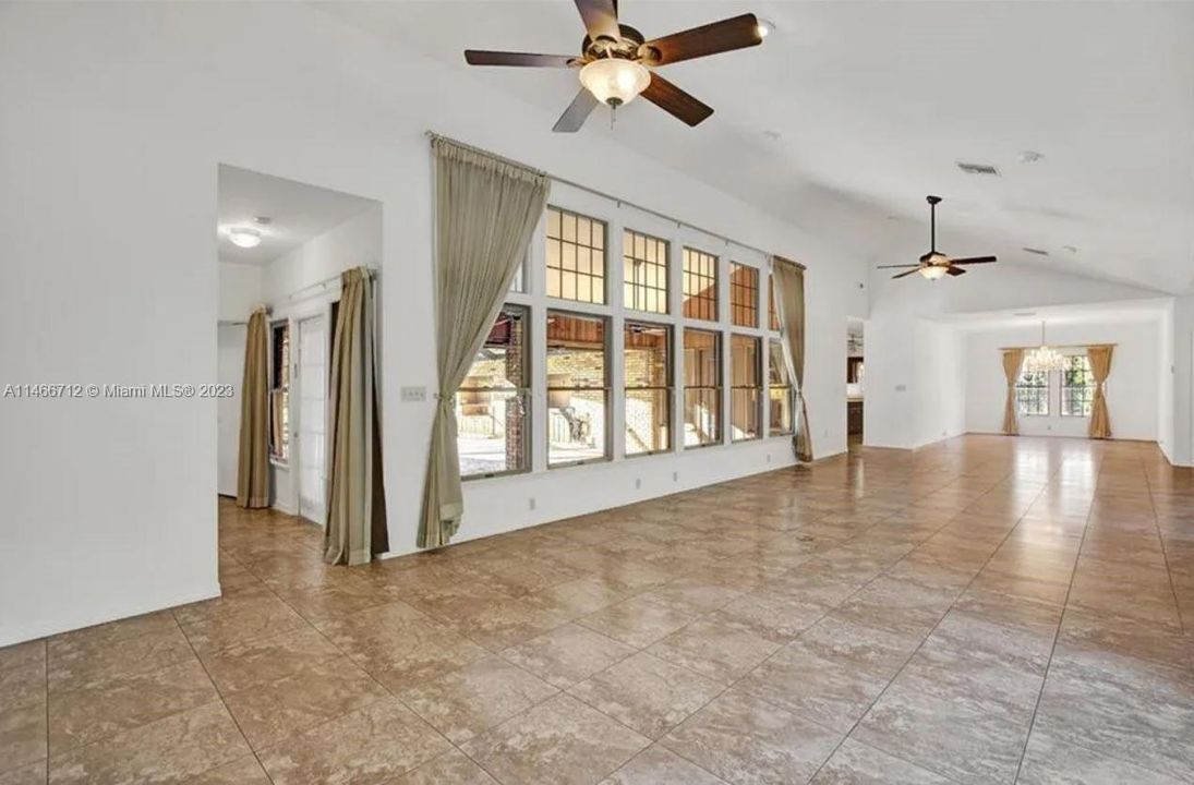 Recently Sold: $675,000 (4 beds, 5 baths, 3773 Square Feet)