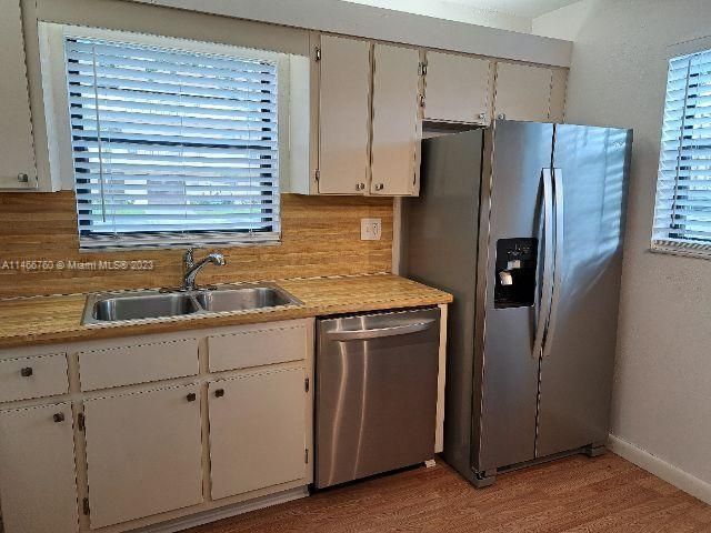 Recently Sold: $201,900 (2 beds, 2 baths, 1015 Square Feet)