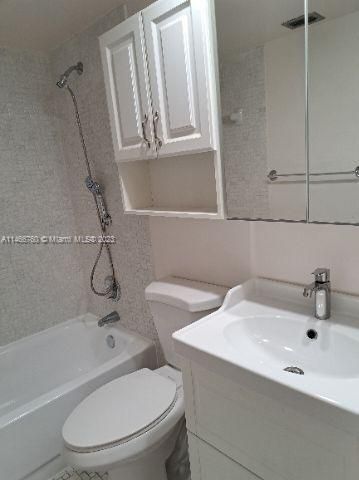 Recently Sold: $201,900 (2 beds, 2 baths, 1015 Square Feet)