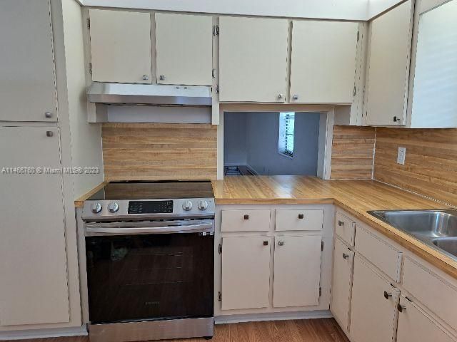 Recently Sold: $201,900 (2 beds, 2 baths, 1015 Square Feet)