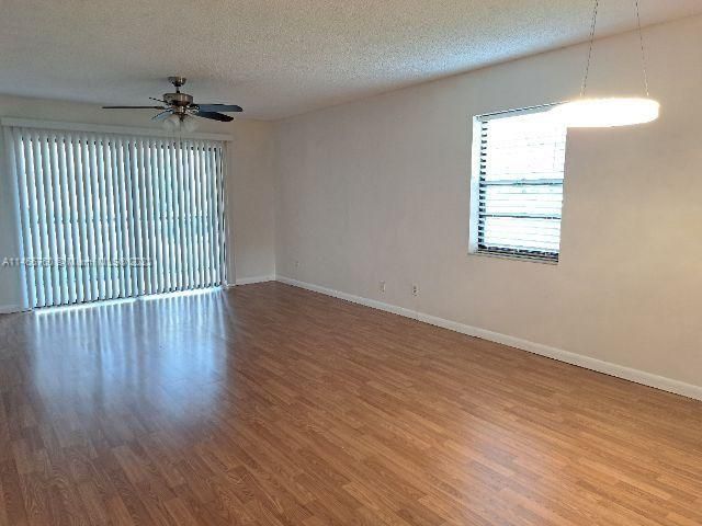 Recently Sold: $201,900 (2 beds, 2 baths, 1015 Square Feet)