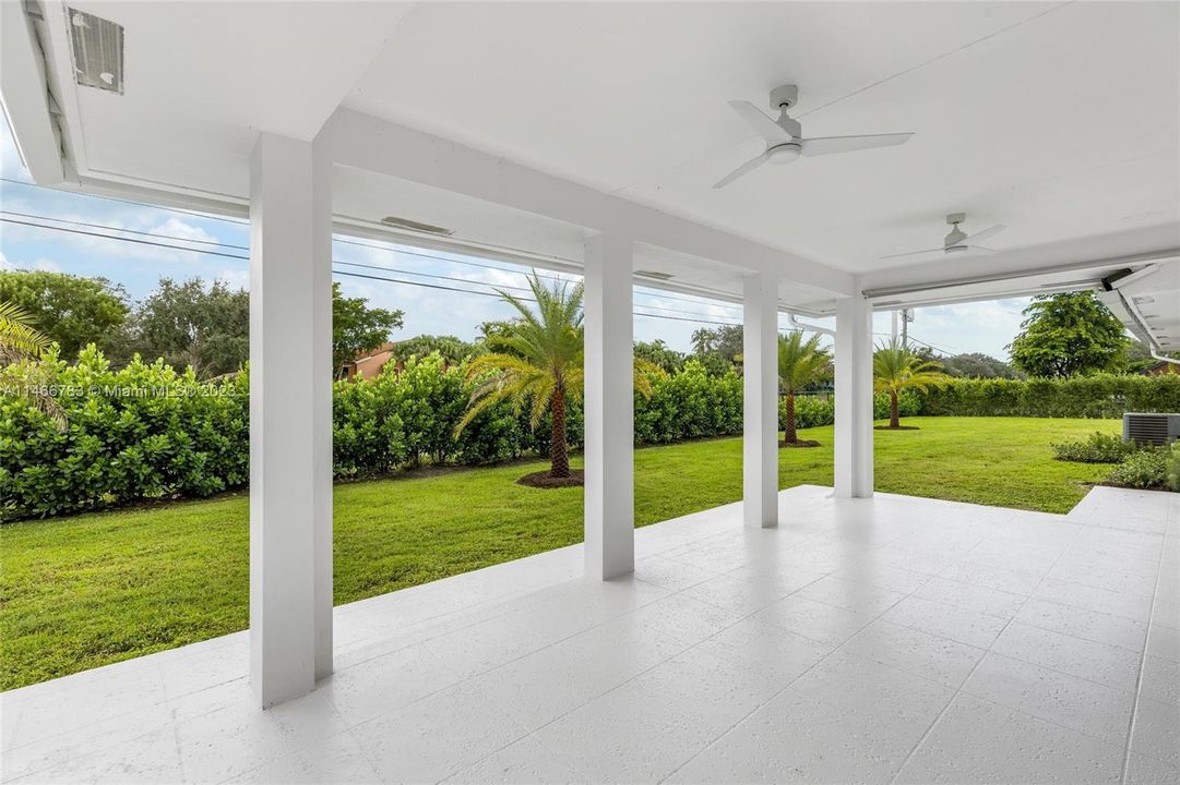 Vendido Recientemente: $3,299,000 (4 camas, 4 baños, 4175 Pies cuadrados)