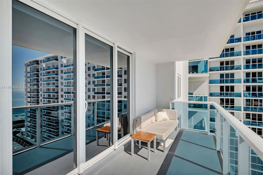 Recently Rented: $11,000 (1 beds, 1 baths, 960 Square Feet)