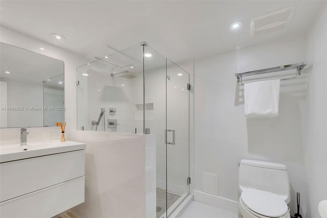 Recently Rented: $11,000 (1 beds, 1 baths, 960 Square Feet)