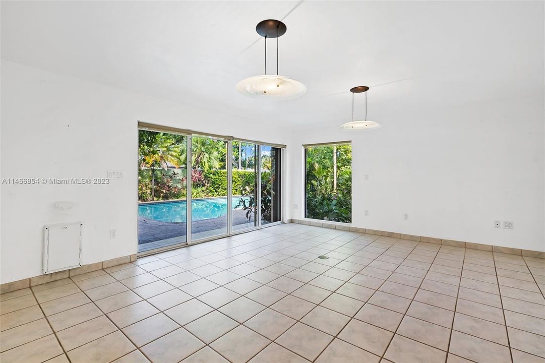 Recently Sold: $850,000 (4 beds, 3 baths, 2678 Square Feet)