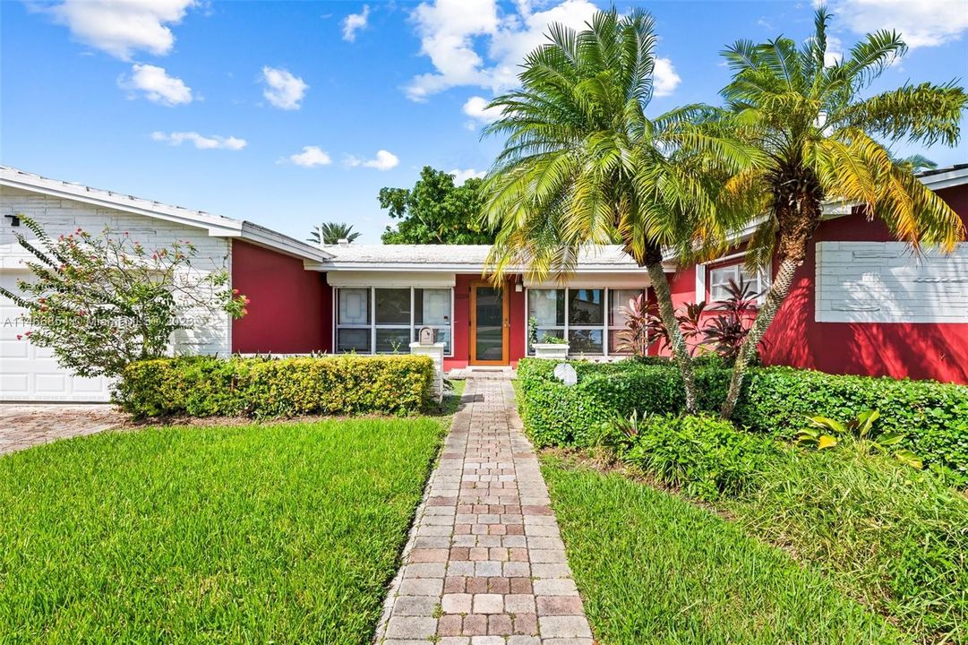 Recently Sold: $850,000 (4 beds, 3 baths, 2678 Square Feet)