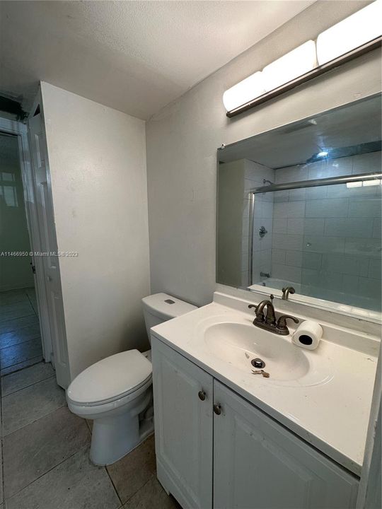 Recently Rented: $1,950 (2 beds, 1 baths, 800 Square Feet)